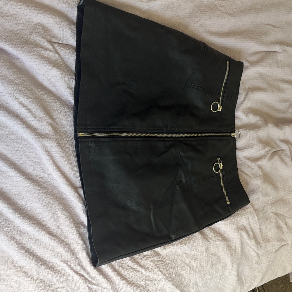 Elegant Black Mini Skirt with Zipper Accents
